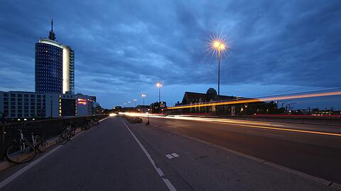Kaum zu glauben, was für eine Poesie die Donnersbergerbrücke entfalten kann, wenn man die richtige Tageszeit erwischt.