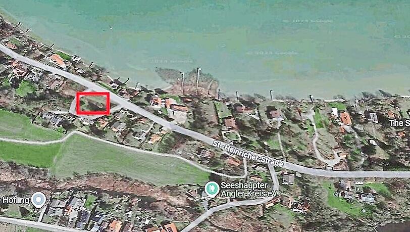 Der Plan war 99 Flüchtlinge auf einem Millionen-Grundstück des Freistaats unterzubringen. Gegenüber liegt das Seeufer. Der Plan war 99 Flüchtlinge auf einem Millionen-Grundstück des Freistaats unterzubringen. Gegenüber liegt das Seeufer.