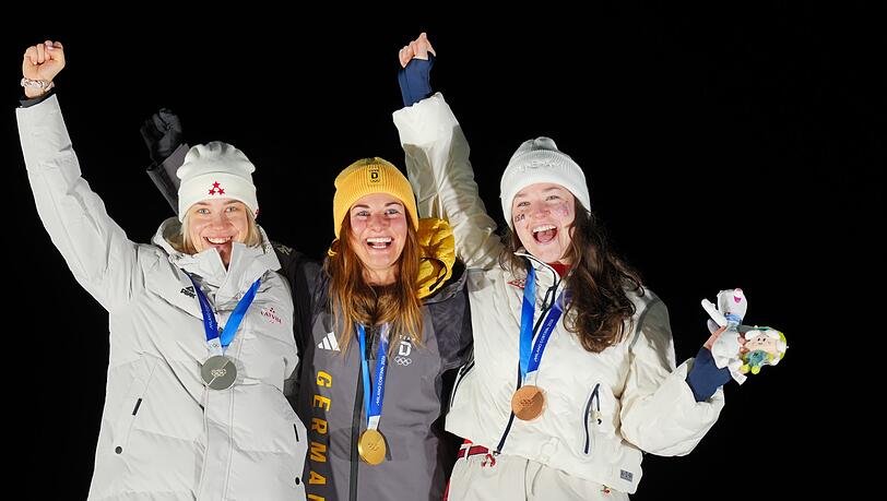 Rodel-Silber hinter Taubitz ging an Elina Bota aus Lettland (l), Bronze an Ashley Farquharson aus den USA.