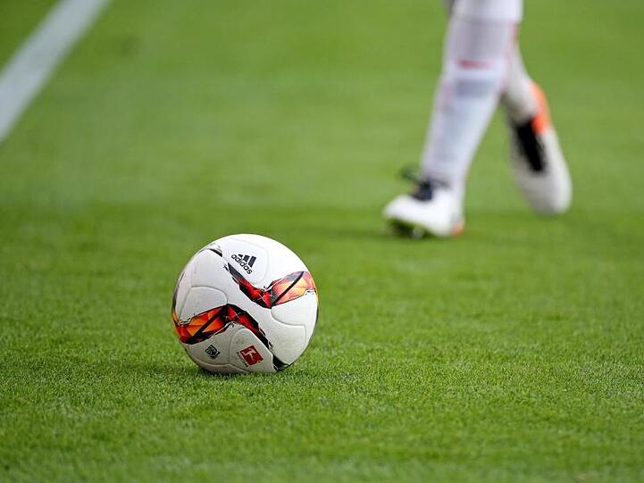 Ein Fußball-Spiel. Foto: Jan Woitas/Archivbild