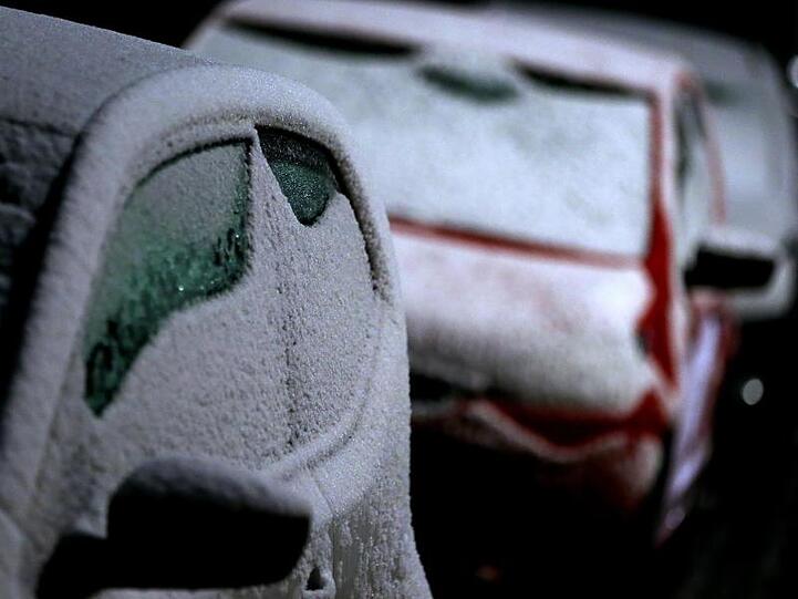 Am Sonntag soll es dem Deutschen Wetterdienst zufolge "teils bis in tiefe Lagen" Schnee geben.