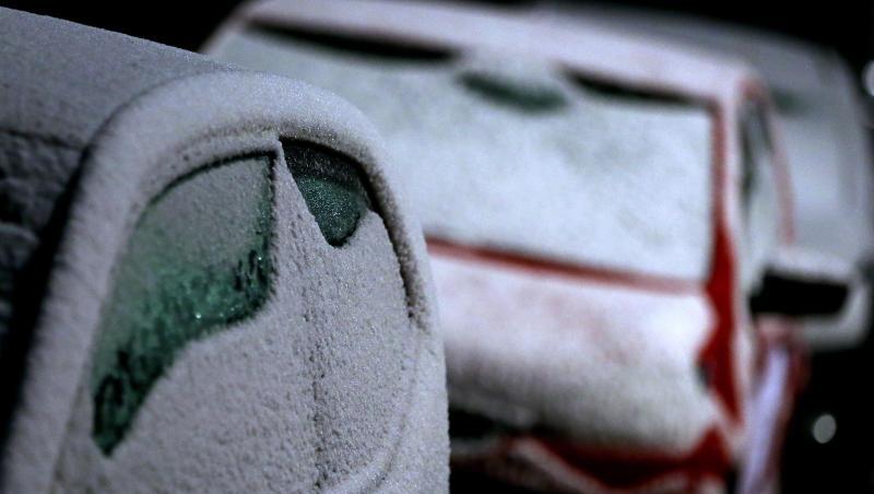 Am Sonntag soll es dem Deutschen Wetterdienst zufolge "teils bis in tiefe Lagen" Schnee geben. Am Sonntag soll es dem Deutschen Wetterdienst zufolge "teils bis in tiefe Lagen" Schnee geben.