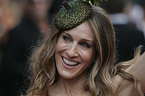Premiere des "Sex and the City" - Films in London. Jetzt kommen Carrie & C. auch nach Berlin. Ob Sarah Jessica Parker wieder mit extravagantem Kopfschmuck die Blicke auf sich ziehen wird?