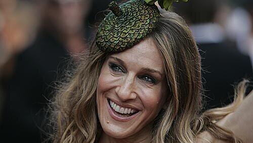 Premiere des "Sex and the City" - Films in London. Jetzt kommen Carrie & C. auch nach Berlin. Ob Sarah Jessica Parker wieder mit extravagantem Kopfschmuck die Blicke auf sich ziehen wird? Premiere des "Sex and the City" - Films in London. Jetzt kommen Carrie & C. auch nach Berlin. Ob Sarah Jessica Parker wieder mit extravagantem Kopfschmuck die Blicke auf sich ziehen wird?