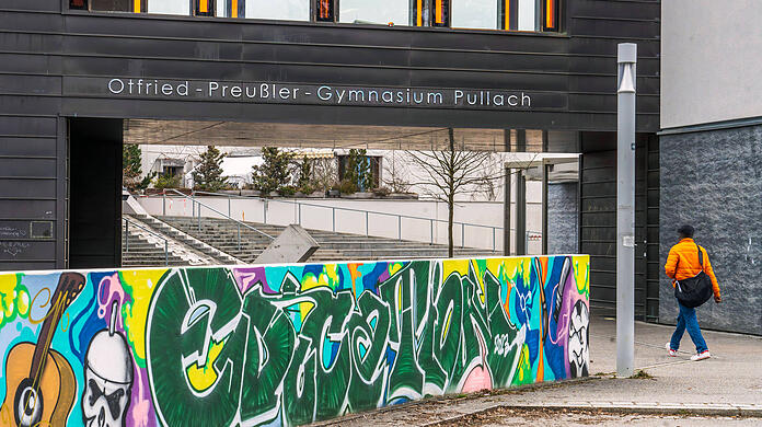 Erst vor zehn Jahren hatte sich die Schule in Pullach in Otfried-Preußler-Gymnasium unbenannt. Nun soll dies wieder rückgängig gemacht werden.