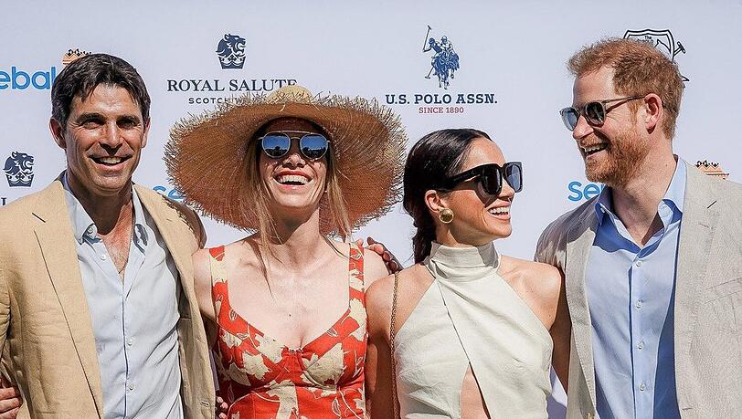 Prinz Harry (r.) und Kumpel Ignacio "Nacho" Figueras mit ihren Ehefrauen Herzogin Meghan (r.) und Delfina.
