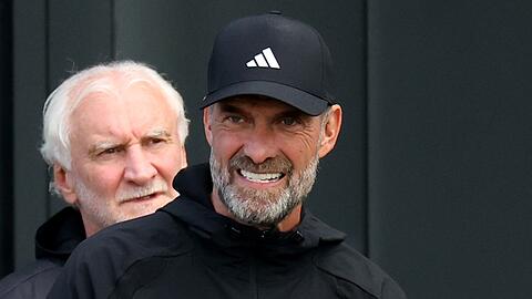 Rudi V&ouml;ller (links) bremste zum Auftakt die Euphorie um Nationaltrainer J&uuml;rgen Klopp.