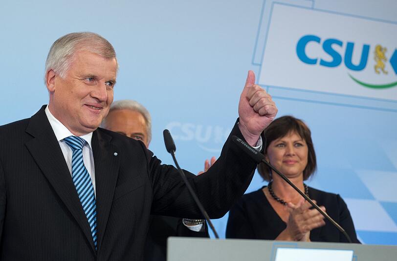 Horst Seehofer und Ilse Aigner (CSU). Aigner soll von ihrem Amt als Bundesministerin abtreten und kehrt in den Landtag zurück.