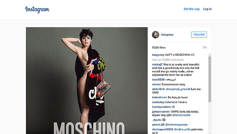 Katy Perry posiert halbnackt für das italienische Label Moschino. Katy Perry posiert halbnackt für das italienische Label Moschino.