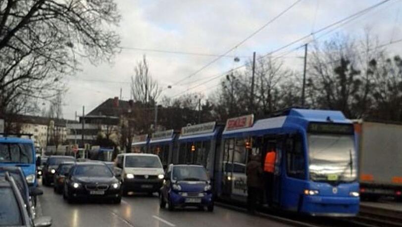 Dichter Verkehr in München: Verspätungen auf vielen Trambahn-Linien. Dichter Verkehr in München: Verspätungen auf vielen Trambahn-Linien.