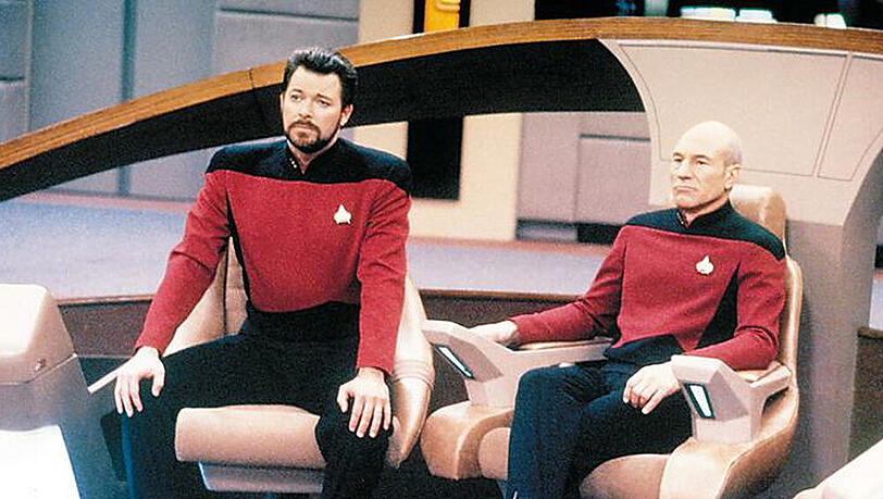 "Star Trek: Next Generation": Kapitän Picard (Patrick Stewart, r.) kann sich stets auf seinen ersten Offizier William Riker (Jonathan Frakes) verlassen