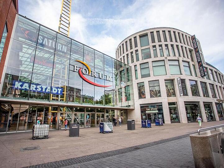 Das Einkaufszentrum FORUM auf der Königstrasse in der Duisburger Innenstadt.