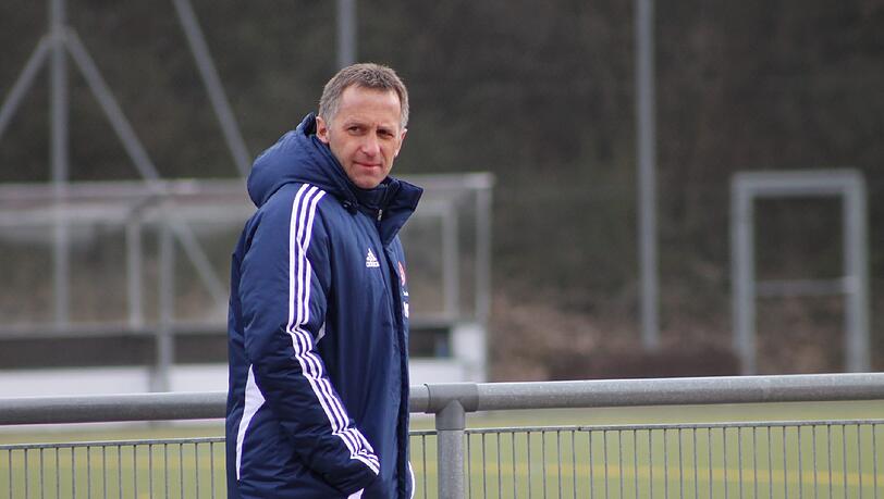 Trainer Rainer Zietsch holte in drei Spielen zwei Siege mit der U19. Trainer Rainer Zietsch holte in drei Spielen zwei Siege mit der U19.