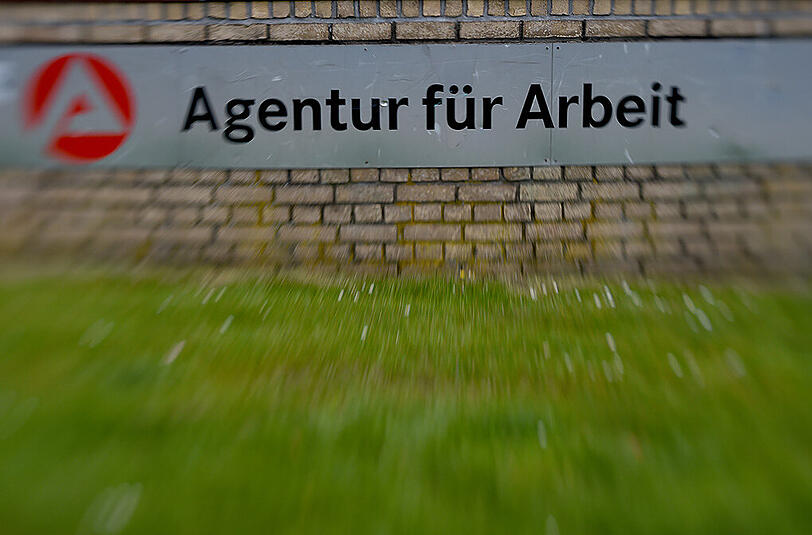 Die Rente mit 63 nutzen nach Erkenntnissen der Bundesagentur für Arbeit vor allem Fachkräfte und Spezialisten.