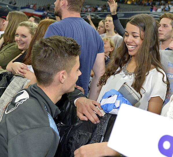 Julian Weigl ist mit der hübschen Sarah zusammen.