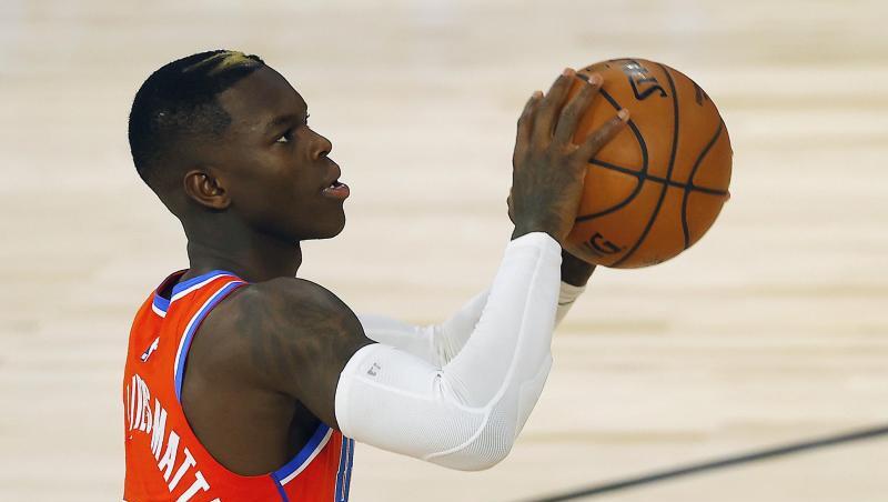 Dennis Schröder, Spieler bei den Oklahoma City Thunder, setzt zum Wurf an. Dennis Schröder, Spieler bei den Oklahoma City Thunder, setzt zum Wurf an.