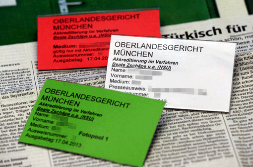 Drei Akkreditierungsausweise von Journalisten zum NSU-Prozess.