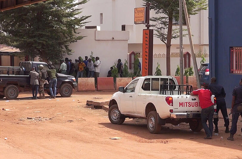 Islamistische Terroristen hatten in einem Hotel in Bamako (Mali) Geiseln genommen. Die Bilder.