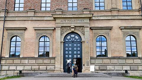 In der Alten Pinakothek gingen gestern um 10 Uhr die Türen auf, nur die Besucher wollten noch nicht so recht. 60 Gäste kamen in den ersten vier Stunden, doch das wird sich vermutlich bald einpendeln.