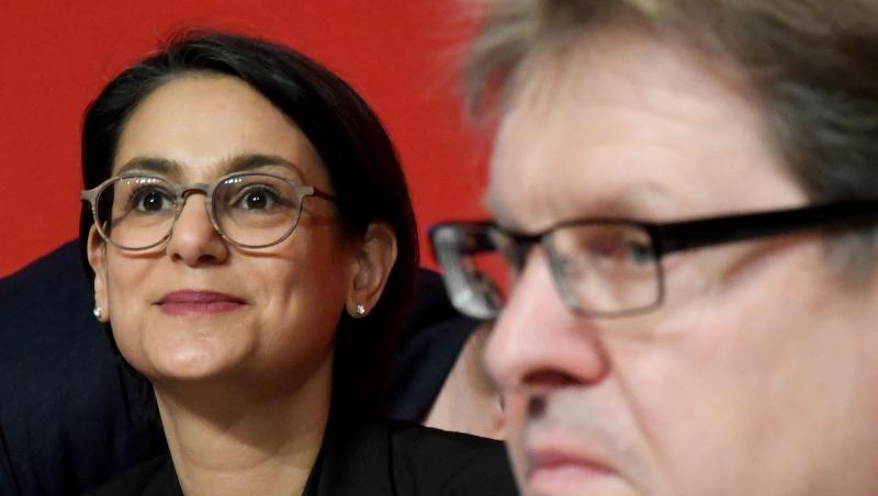 Serpil Midyatli und Ralf Stegner: Die 43-Jährige ist Nachfolgerin des langjährigen Vorsitzenden. Serpil Midyatli und Ralf Stegner: Die 43-Jährige ist Nachfolgerin des langjährigen Vorsitzenden.