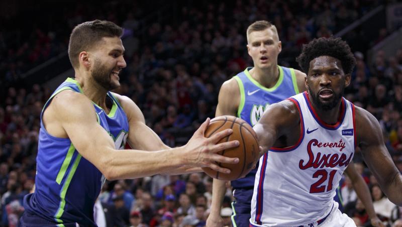 Maxi Kleber (l) von Dallas Mavericks feiert Weihnachten via Facetime. Maxi Kleber (l) von Dallas Mavericks feiert Weihnachten via Facetime.
