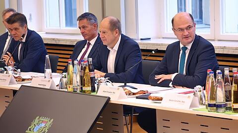 Der kommunale Finanzausgleich 2026 soll die teils dramatischen Haushaltssorgen in den bayerischen Kommunen lindern. Der kommunale Finanzausgleich 2026 soll die teils dramatischen Haushaltssorgen in den bayerischen Kommunen lindern.