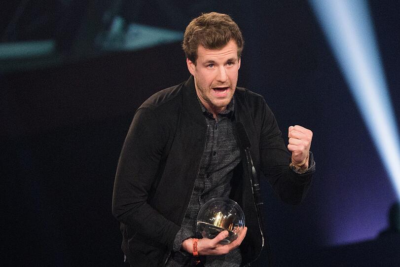 Luke Mockridge freut sich über seinen Preis in der Kategorie "Comedy".