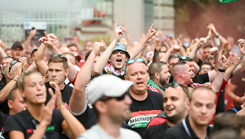 Ungarische Fans am Mittwochnachmittag am Wiener Platz in München. Ungarische Fans am Mittwochnachmittag am Wiener Platz in München.