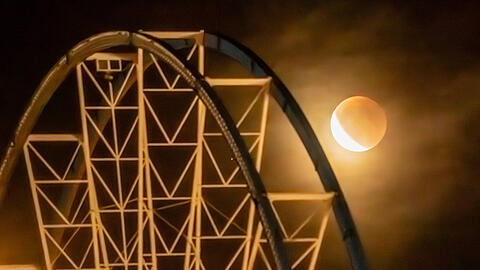 Mondfinsternis über dem Riesenrad, knapp zwei Wochen vor dem Start des Oktoberfests.