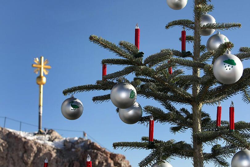 Höchstgelegener Christbaum der Bundesrepublik ziert die Zugspitze.