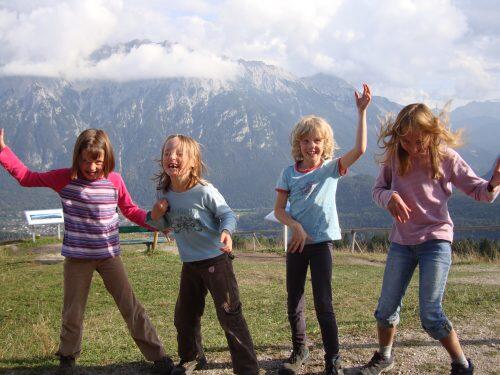 Die Gifpelmosher erklimmen hohe Berge um sie zu bemoshen, denn: &bdquo;Richtig gute Metalmusik ist gigantisch und mystisch &ndash; so wie auch die Berge sind.&ldquo; Die kuriosen Fotos von den Gipfelmoshern.