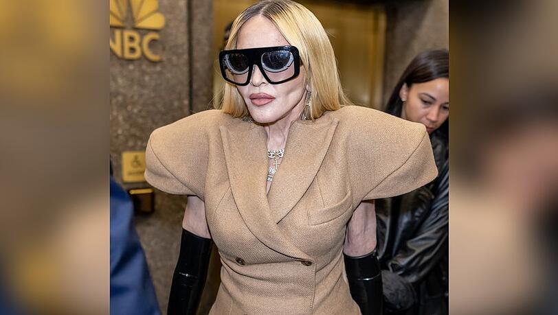 Madonna setzt wieder auf breite Schultern. Madonna setzt wieder auf breite Schultern.