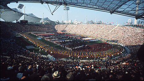 So hat es im Münchner Olympiastadion ausgesehen, als dort 1972 die Olympischen Sommerspiele eröffnet wurden. Kann München das wieder?