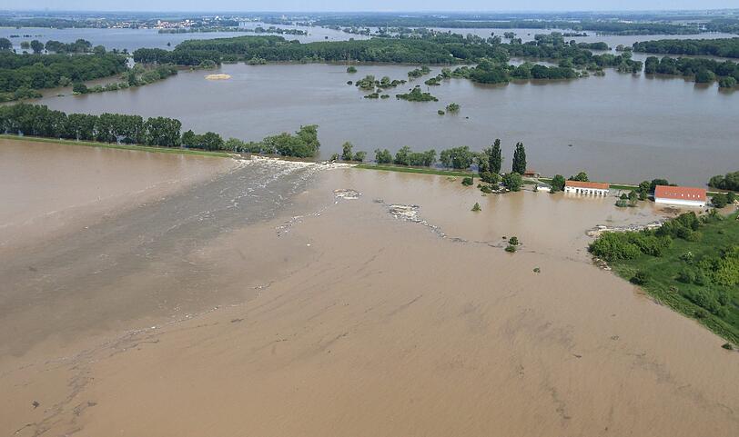 Deichbruch bei Fischbeck in Sachsen-Anhalt - Aktuelle Bilder vom Hochwasser