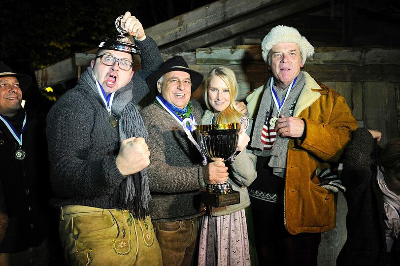 Platz 1: Am Ende setzte sich das Team um Alexander Onken, Dr. Axel Munz, Steffi Schaller und Wolfgang Fierek bei der 7. Angermaier Eisstock-WM im Biergarten des Park Café München in München am 19.11.2013 durch!