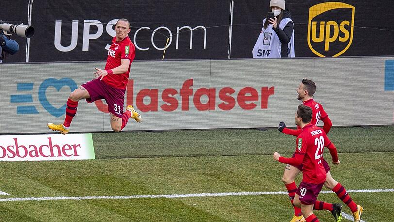 So will er auch an diesem Samstag gegen den FC Bayern jubeln: Marius Wolf (l.), der Rechtsaußen des 1. FC Köln. So will er auch an diesem Samstag gegen den FC Bayern jubeln: Marius Wolf (l.), der Rechtsaußen des 1. FC Köln.