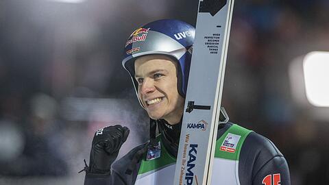 Andreas Wellinger aus Deutschland ballt seine Faust.