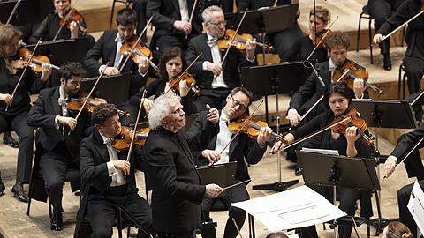 Simon Rattle und das Symphonieorchester des Bayerischen Rundfunks.
