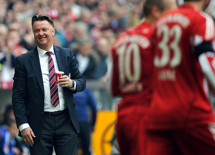 Der Trainer wirkt nach dem 6:0 Siege gegen den HSV befreit - doch keiner wollte so richtig mit ihm jubeln.