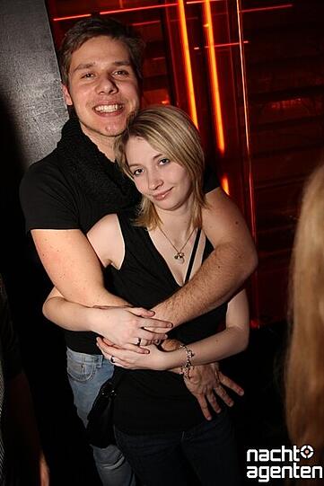 Bei der "90er Partynacht" in der Milchbar hatten sich am Donnerstag alle sichtlich lieb. Mehr Bilder unter: www.nachtagenten.de