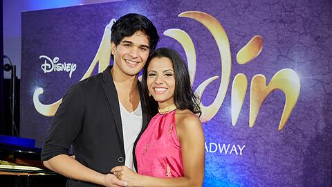 Die Musical-Hauptdarsteller Richard Salavodor Wolff (Aladdin) und Myrthes Monteiro (Jasmin).