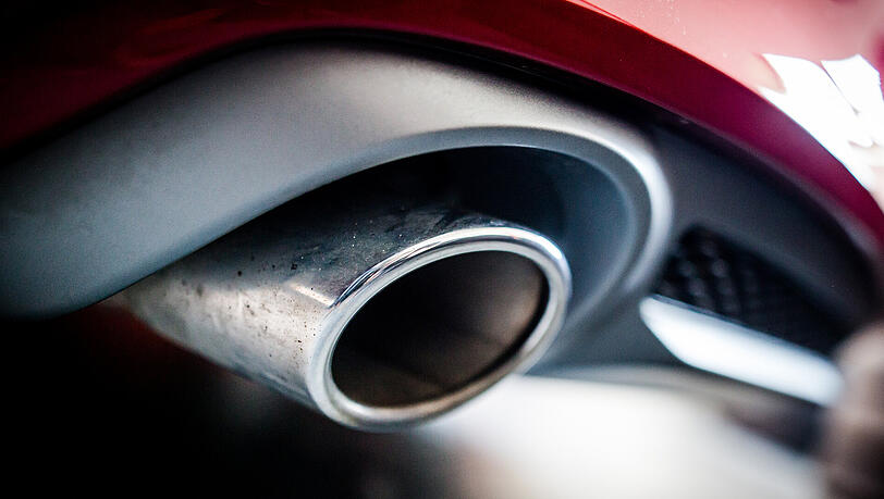 Die Autobranche ist in der Dieselkrise unter Druck geraten. VW und andere Hersteller bieten nun "Kaufanreize für neue Dieselautos. Die Autobranche ist in der Dieselkrise unter Druck geraten. VW und andere Hersteller bieten nun "Kaufanreize für neue Dieselautos.