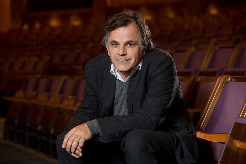 Festspiel-Intendant Markus Hinterhäuser bezeichnete "Carmen" als "die dunkelste und grausamste Oper dieses Sommers". Festspiel-Intendant Markus Hinterhäuser bezeichnete "Carmen" als "die dunkelste und grausamste Oper dieses Sommers".