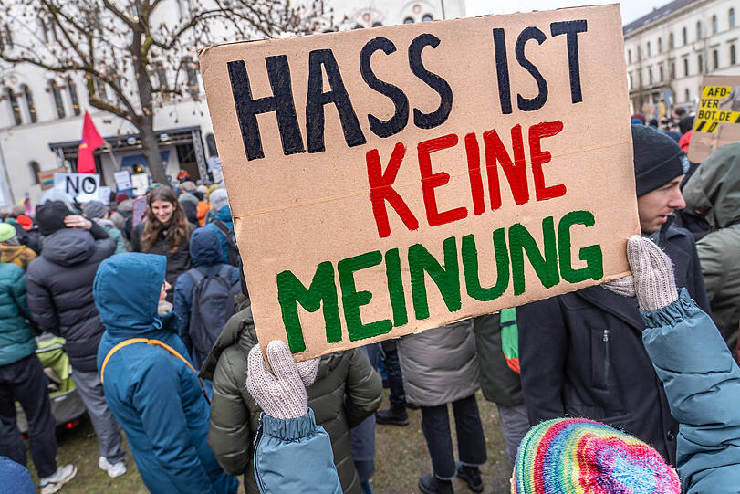1200 Teilnehmer kamen zur zweiten "Pr&uuml;f"-Demo in M&uuml;nchen am 10. Januar 2026.