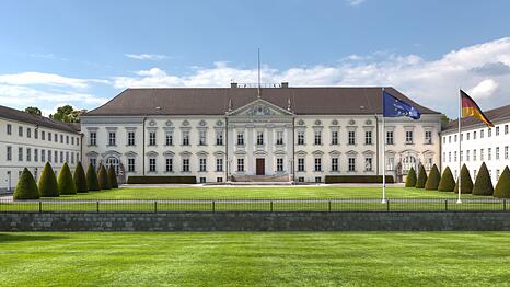 "Bye-Bye Bellevue": Das Schloss in Berlin-Tiergarten, das bislang als Amtssitz des Bundespr&auml;sidenten diente, muss acht Jahre lang saniert werden.