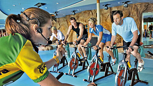 Beim Spinning kommen die Kreuzfahrer ins Schwitzen, Foto: PR Beim Spinning kommen die Kreuzfahrer ins Schwitzen, Foto: PR