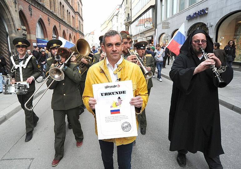 Dieter Hildebrandt und Co marschieren zu Apple