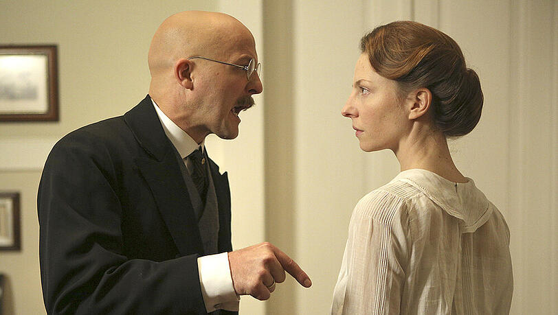 Die Ehe von Clara (K. Schüttler) und Fritz (M. Brückner) ist gefährdet Die Ehe von Clara (K. Schüttler) und Fritz (M. Brückner) ist gefährdet