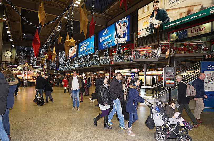 Der Münchner Hauptbahnhof verfügt seit Montag über eine neue Beleuchtungsanlage, die deutlich umweltfreundlicher und energiesparender ist.