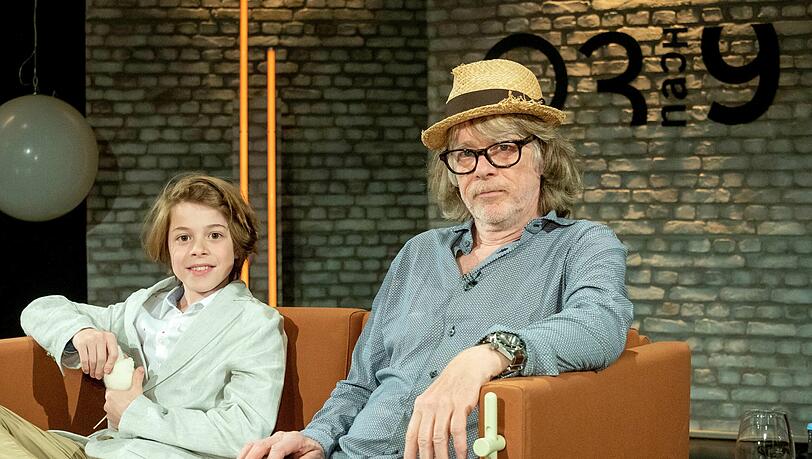 Helge Schneider mit seinem Sohn Charlie.
